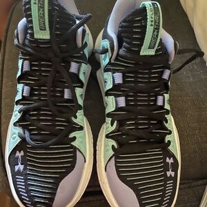 Under armor breakthru 4 blue and white size 8. New no box never worn.